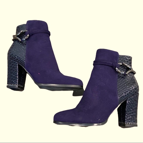 Moda in Pelle Leather ankle boots. Blue. Chain detailing. EUC - Picture 8 of 14